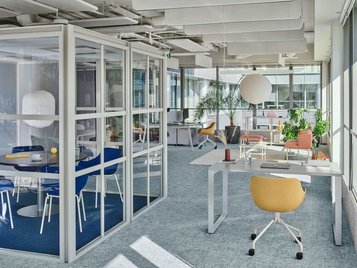 Ogi Q BOQ20E3 - Schreibtisch in Eiche Natur präsentiert im Onlineshop von KAQTU Design AG. Schreibtisch ist von Mdd