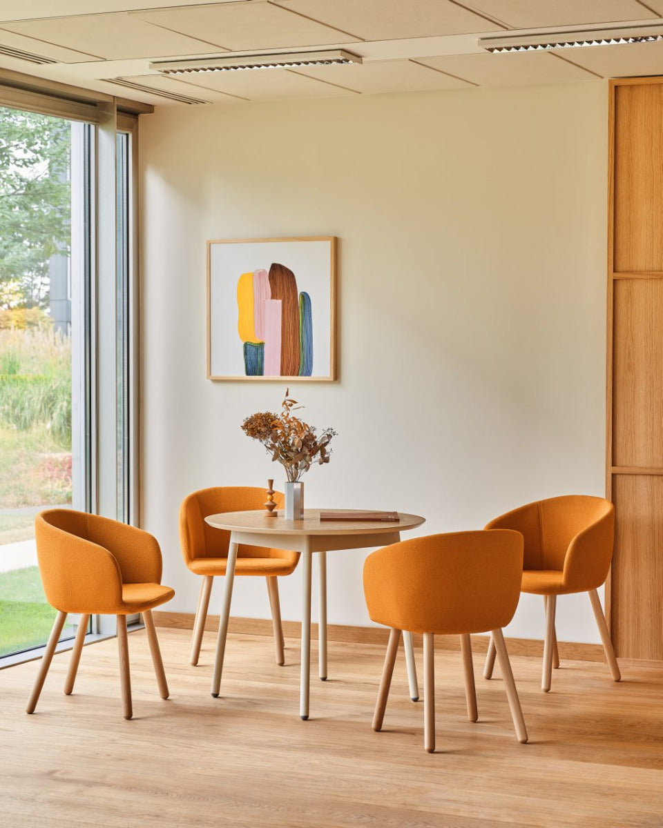 Grace GRP10 - Stuhl mit Holzgestell in Pastell präsentiert im Onlineshop von KAQTU Design AG. Stuhl mit Armlehne ist von Mdd