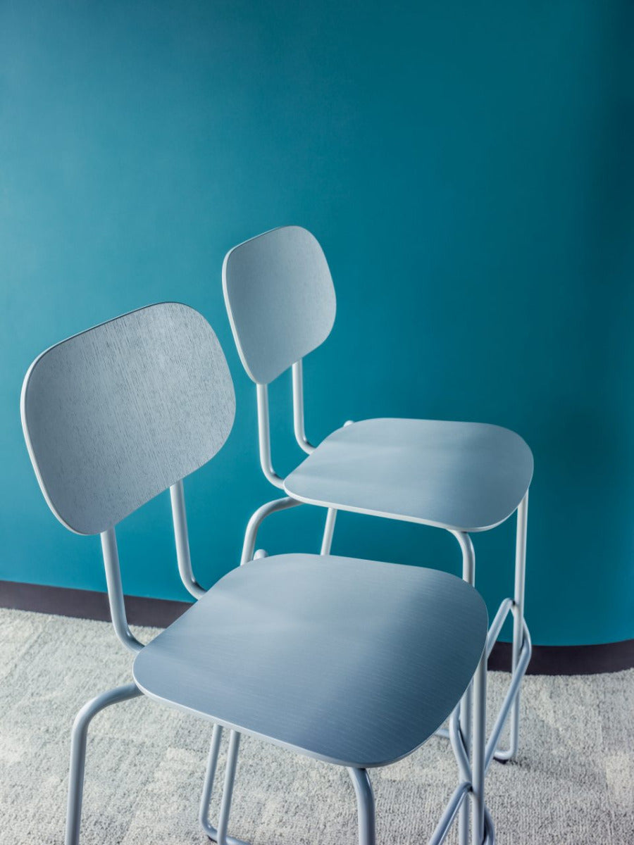 New School N1N04H - Barhocker aus Sperrholz in Blau präsentiert im Onlineshop von KAQTU Design AG. Barhocker ist von Mdd