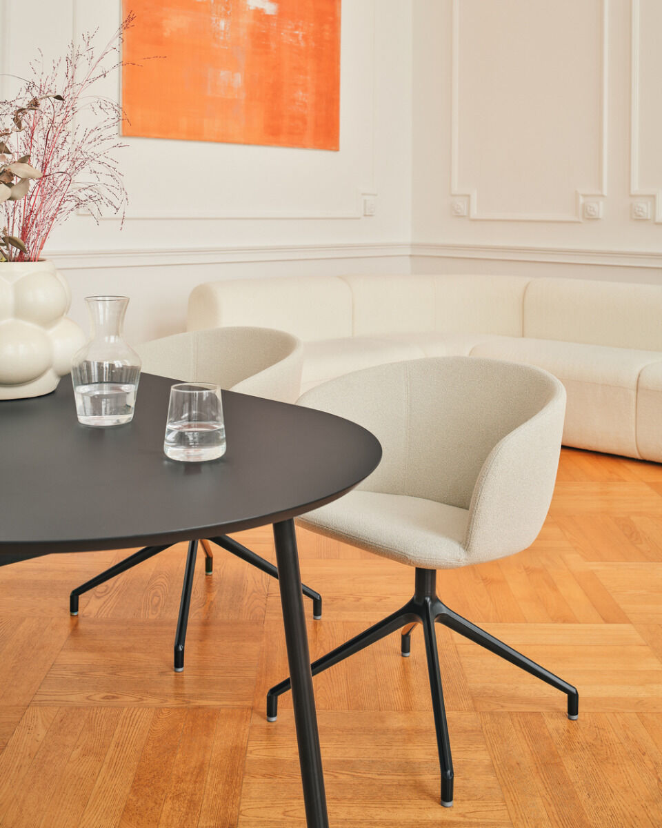 Grace GRP19K - Stuhl Drehbasis in Grau präsentiert im Onlineshop von KAQTU Design AG. Drehstuhl ist von Mdd