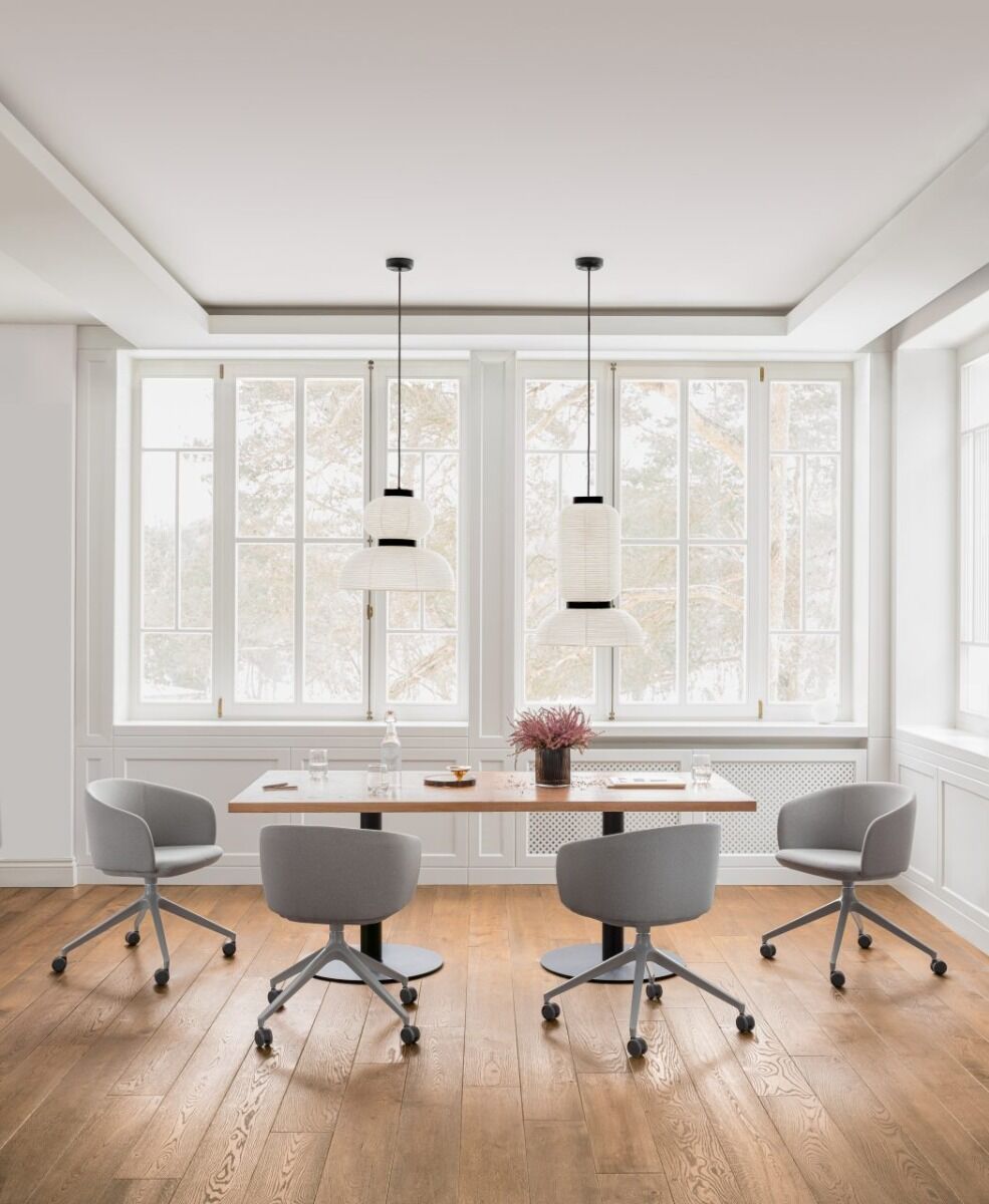 Grace GRP19 - Stuhl Drehbasis in Grau präsentiert im Onlineshop von KAQTU Design AG. Drehstuhl ist von Mdd