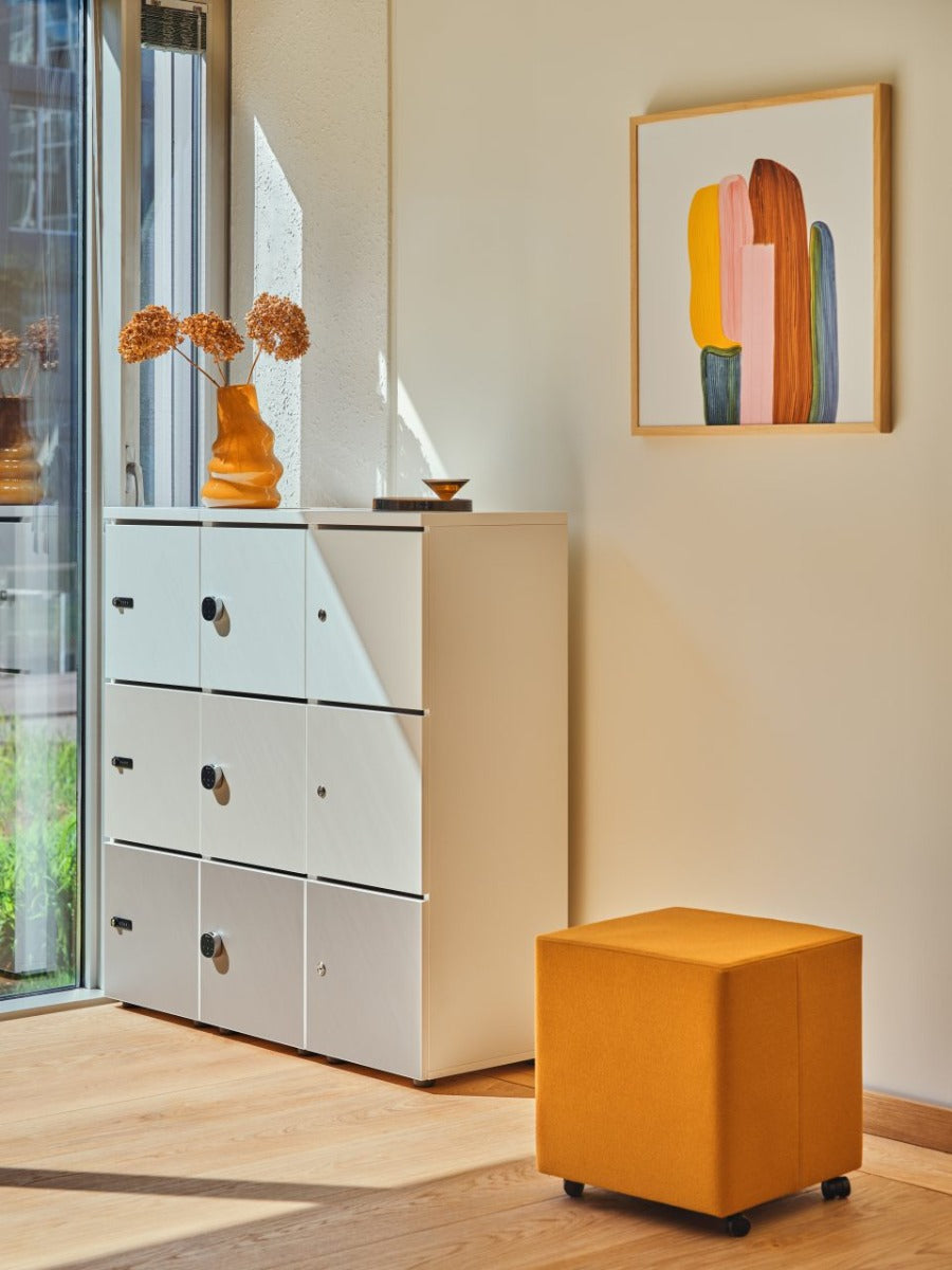 Mix MX01K - Hocker in Gelb präsentiert im Onlineshop von KAQTU Design AG. Hocker ist von Mdd