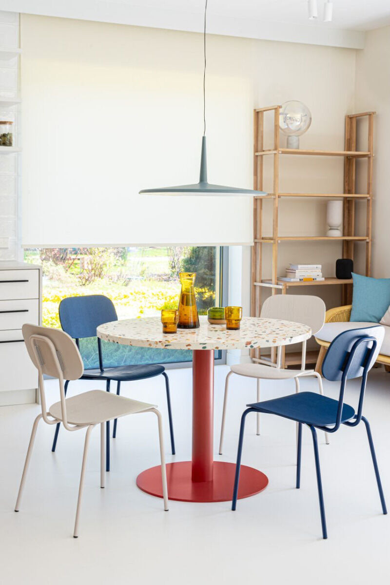 New School N1N01 - Stuhl aus Sperrholz mit 4-Bein-Gestell in präsentiert im Onlineshop von KAQTU Design AG. Stuhl ist von Mdd