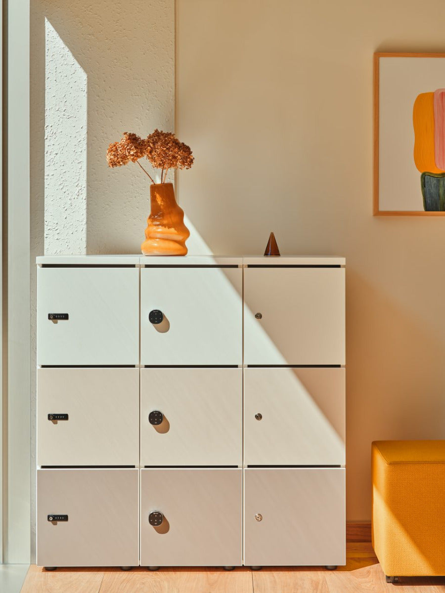 Locker Standard LOK05 - Schließfachschrank in Weiss Pastell präsentiert im Onlineshop von KAQTU Design AG. Büroschrank ist von Mdd