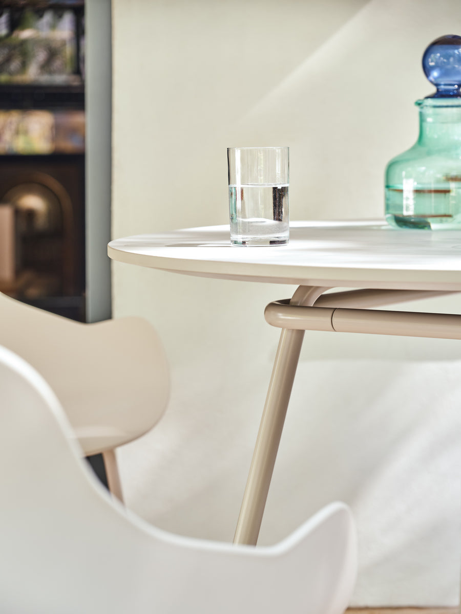 New School NS80 - Kaffeetisch in Grün präsentiert im Onlineshop von KAQTU Design AG. Esstisch ist von Mdd