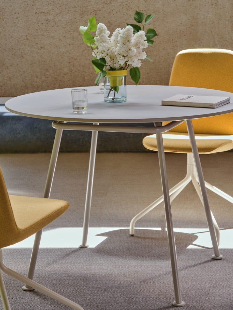 New School NS88 - Kaffeetisch in Grün präsentiert im Onlineshop von KAQTU Design AG. Esstisch ist von Mdd