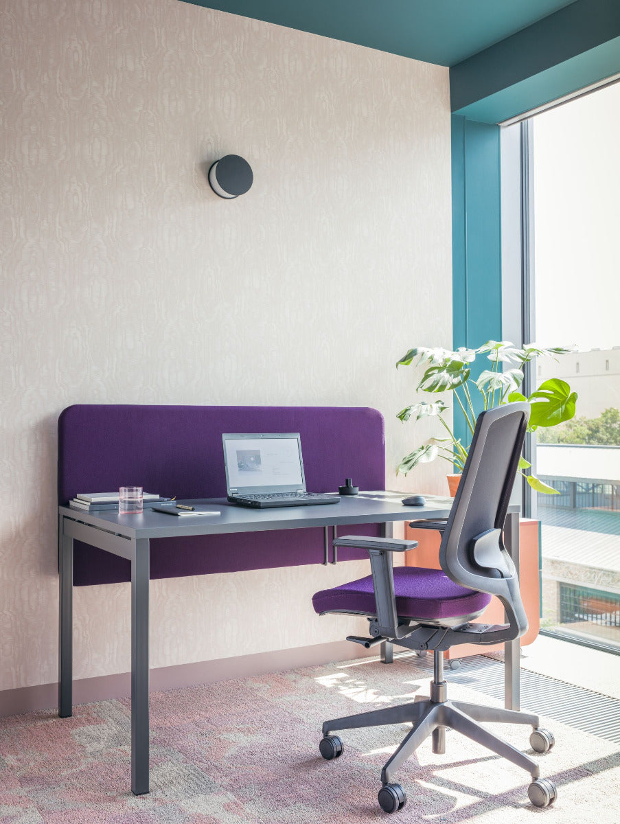 Ogi Y BOY05E4 - Schreibtisch in Honigeiche präsentiert im Onlineshop von KAQTU Design AG. Schreibtisch ist von Mdd