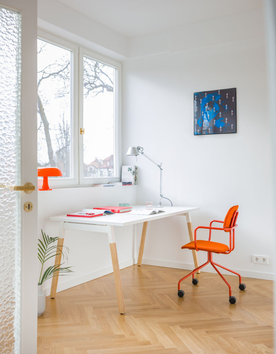 Ogi W BOW242L - Schreibtisch in Honigeiche präsentiert im Onlineshop von KAQTU Design AG. Schreibtisch ist von Mdd