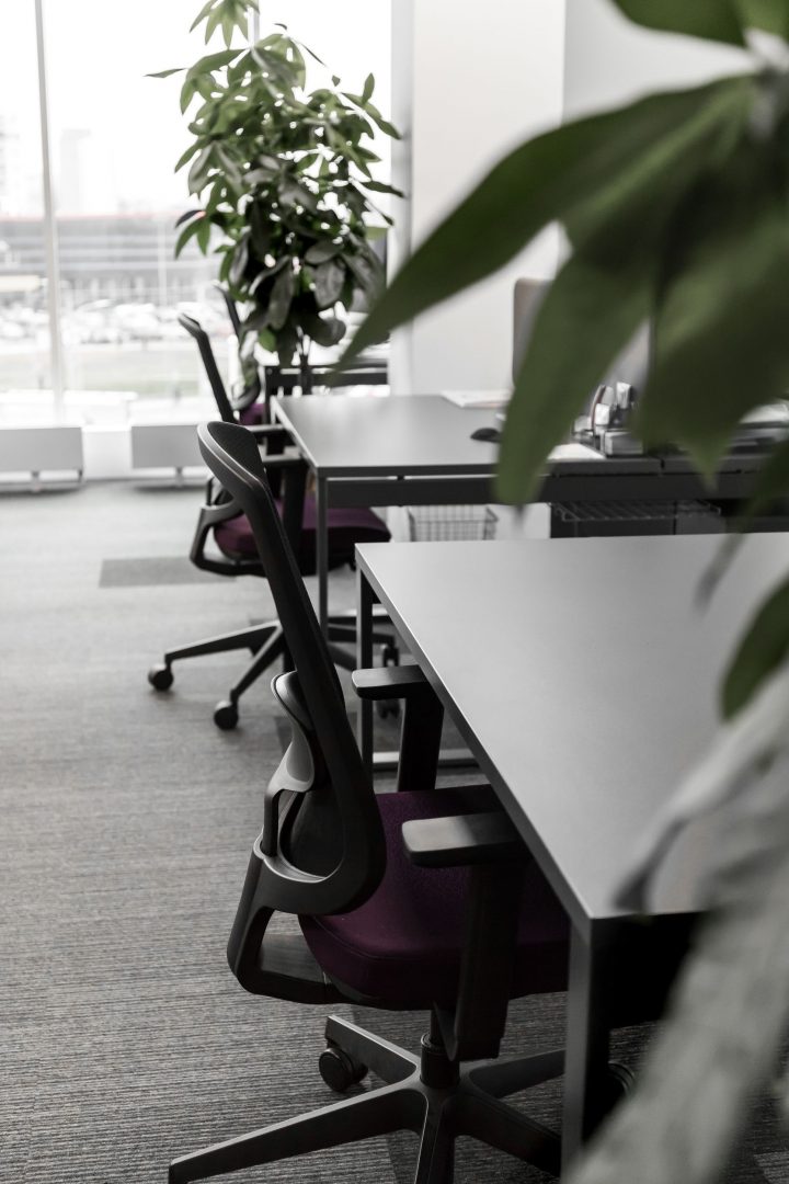 Ogi Q Bench BOQ42 - Doppelschreibtisch in Honigeiche präsentiert im Onlineshop von KAQTU Design AG. Schreibtisch ist von Mdd