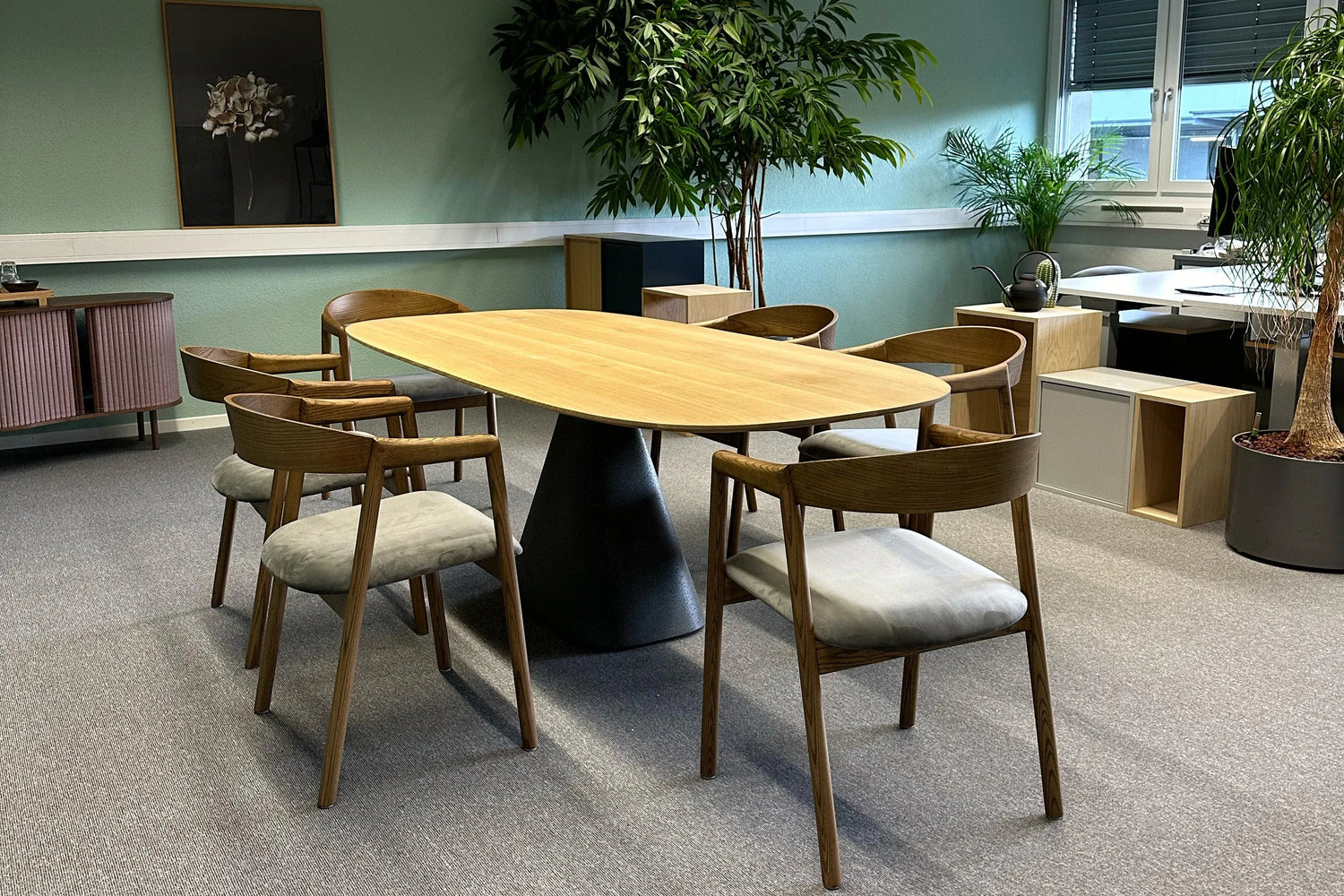Entdecken Sie die KAQTU Kollektion für schnelle Umgestaltungen! Ob Empfangsbereich, Büro oder Zuhause – wir bieten stilvolle, funktionale Lösungen, die inspirieren und effizient umsetzen. Jetzt beraten lassen!