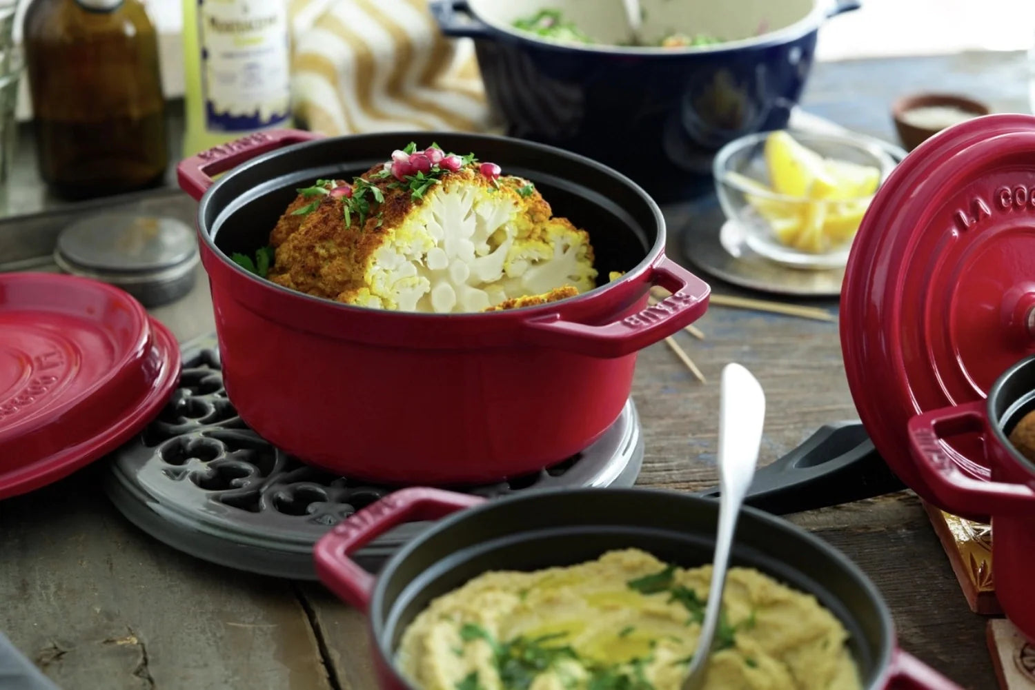 Die Cocotte-Kollektion von KAQTU vereint elegante Vielseitigkeit, hochwertige Verarbeitung und zeitloses Design für einen stilvollen Alltag.