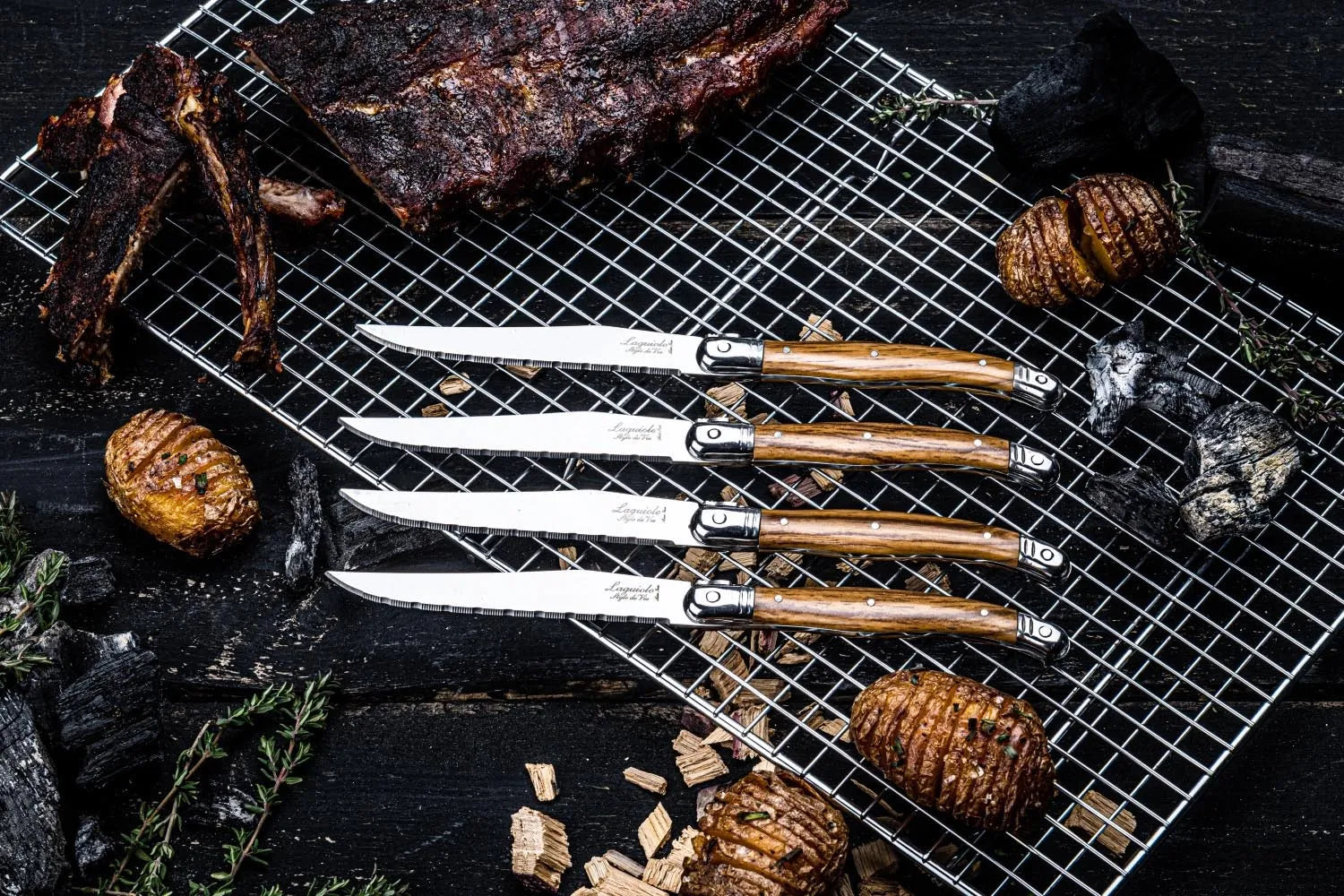 Hochwertige Steakmesser von KAQTU, vereinen scharfe Klingen mit elegantem Design für präzise Schnitte bei jedem Anlass.