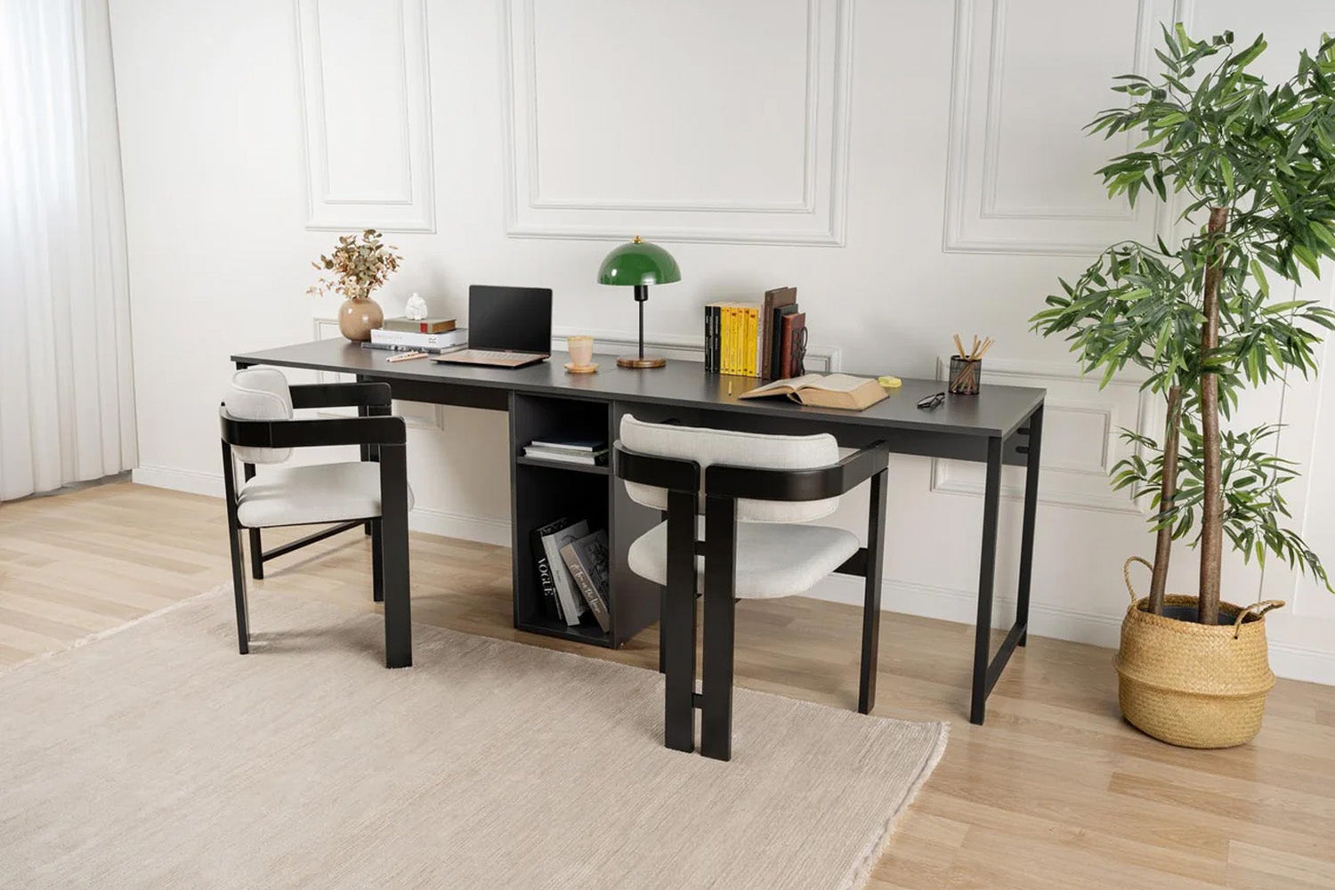 Moderne, minimalistische Twin Study Desks von Nordure mit klaren Linien, nachhaltigen Materialien und individuellen Gestaltungsmöglichkeiten für einen stilvollen, organisierten Arbeitsplatz.