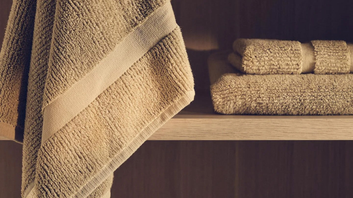 Handtücher Kollektion: Flauschige Baumwoll-Handtücher für dein Wohlfühlbad – stilvoll, langlebig und pflegeleicht.