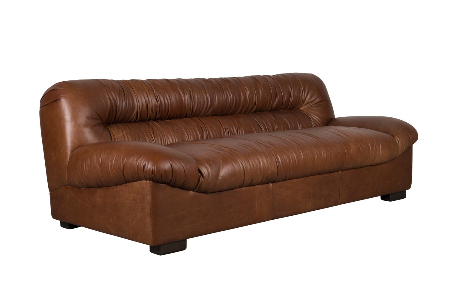 Stylisches 2er Sofa Douglas von Dutchbone, das mit seiner modernen Ästhetik und bequemen Sitzfläche überzeugt.