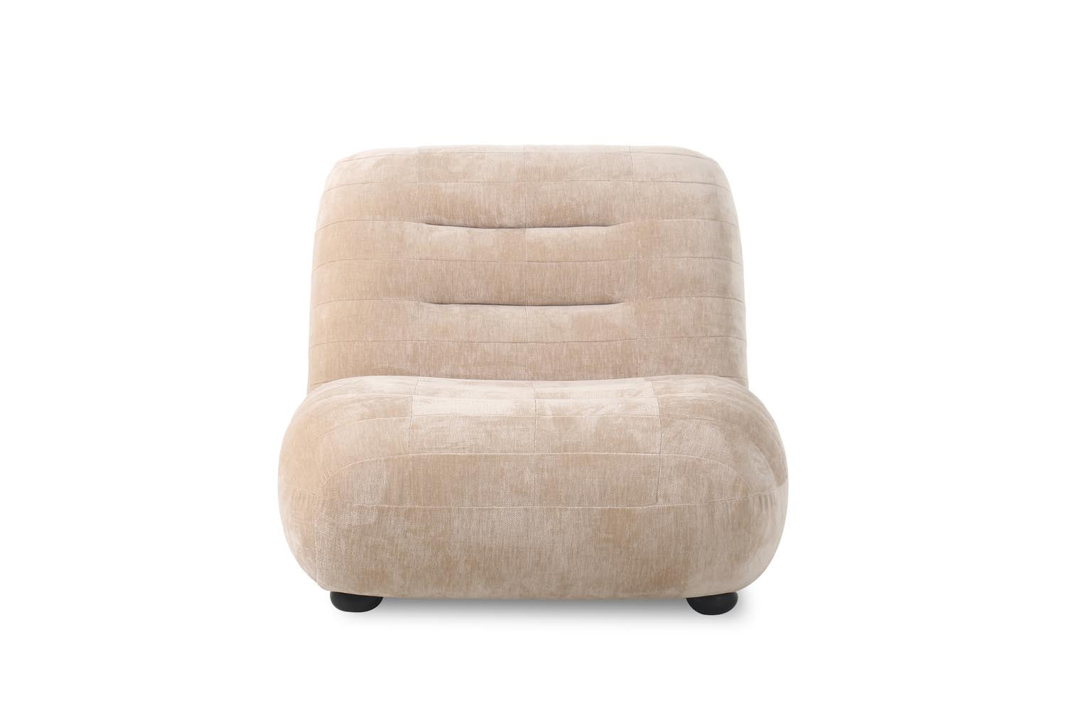 Eleganter Loungesessel Wyatt von Dutchbone, der mit seinem zeitgemäßen Look und hochwertigen Materialien überzeugt.