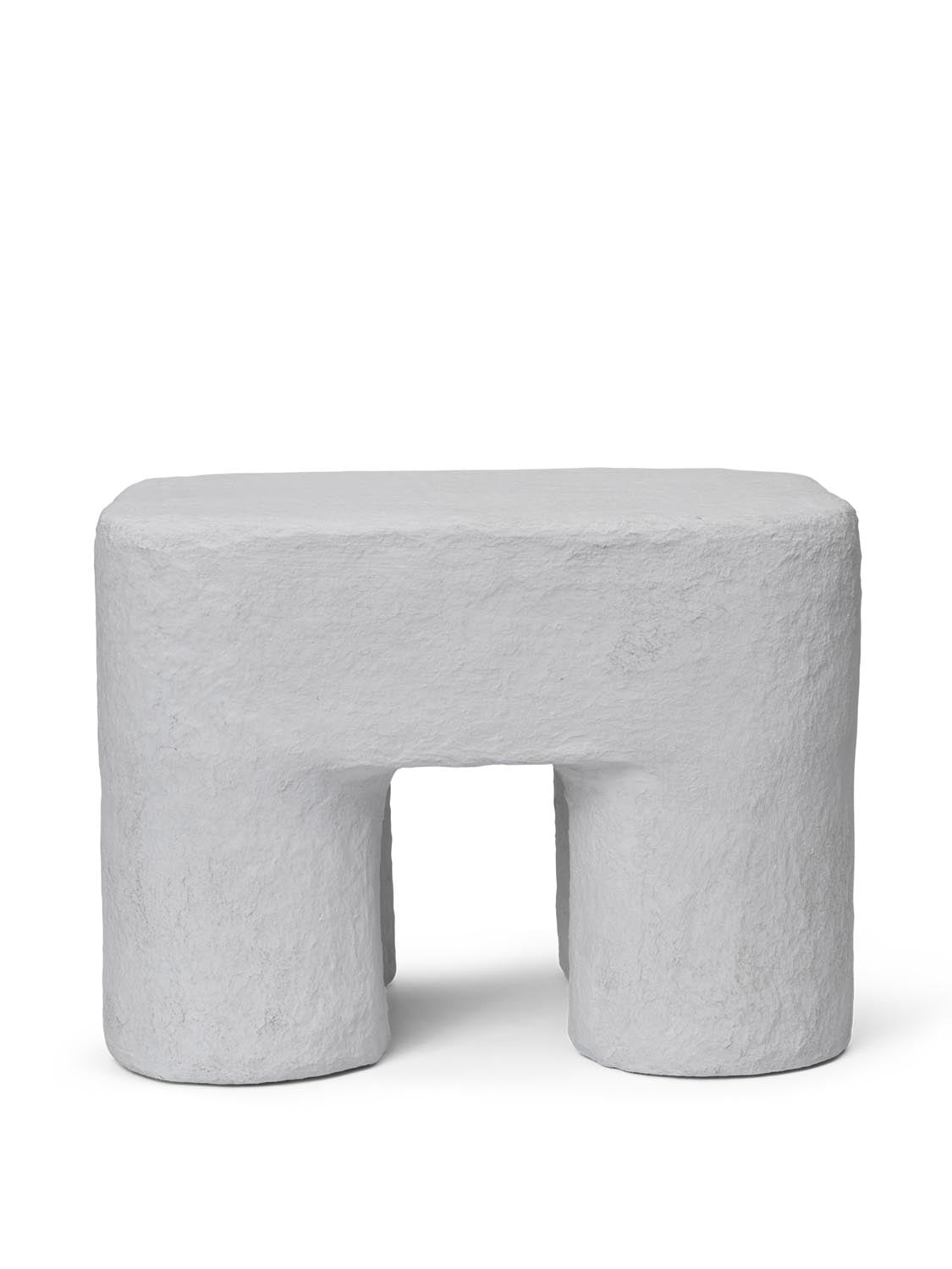 Eleganter Podo Hocker von Ferm Living, ideal für stilvolle Akzente in jedem Raum, vereint Komfort und modernes skandinavisches Design.