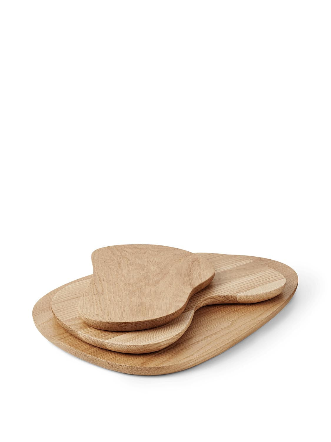 Entdecken Sie die Cairn-Schneidebretter von Ferm Living – ein Set aus 3 eleganten, FSC®-zertifizierten Eichenholz-Brettern, inspiriert von der Natur. Ideal zum Schneiden und Servieren.