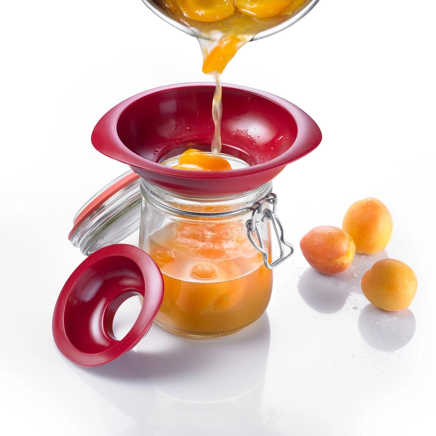 Zweiteiliges Einmachtrichter-Set von Westmark, bestehend aus zwei Größen für präzises Abfüllen und Portionieren in Gläser und Behälter.