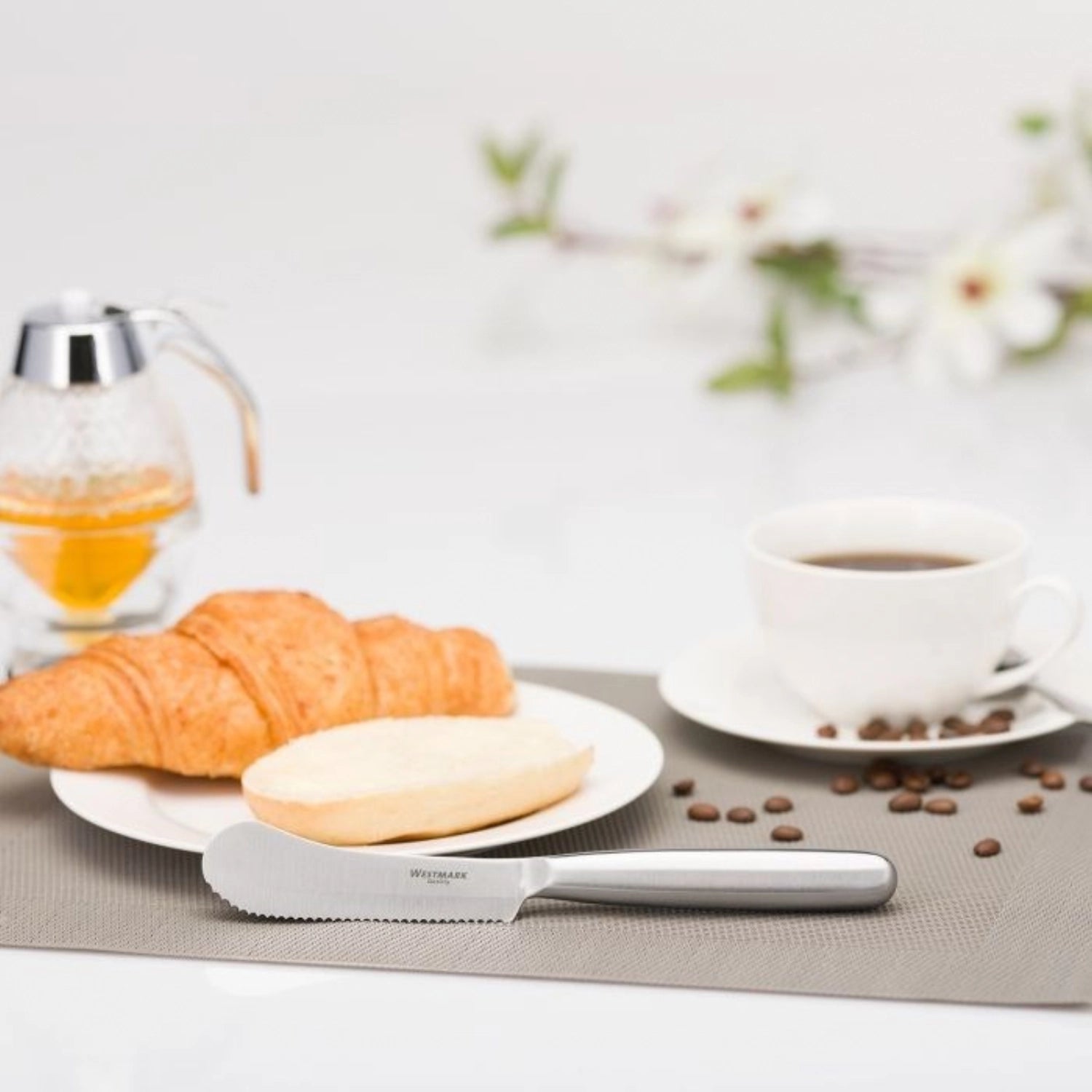 Frühstücksmesser mit Wellenschliffklinge von Westmark, 10 cm, ideal zum Schneiden von Brötchen und weichem Brot, ergonomisches Design.