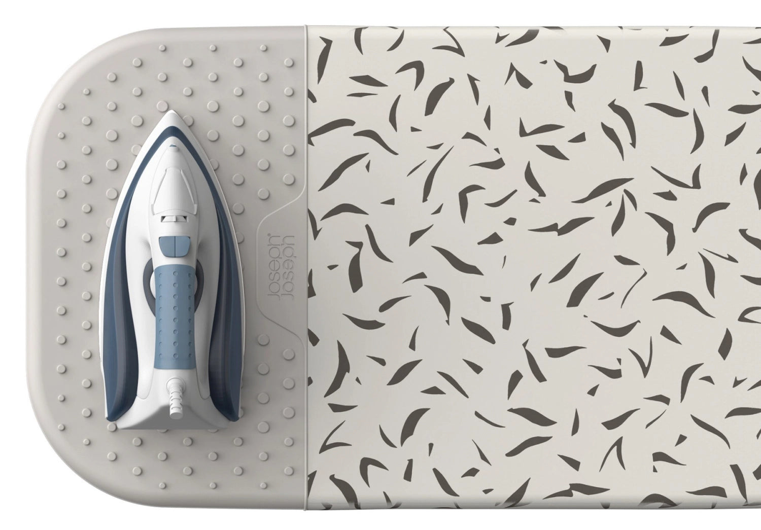 Elegantes Bügelbrett Glide Plus in Ecru von Joseph Joseph, ideal für müheloses Bügeln und platzsparende Nutzung im Haushalt.
