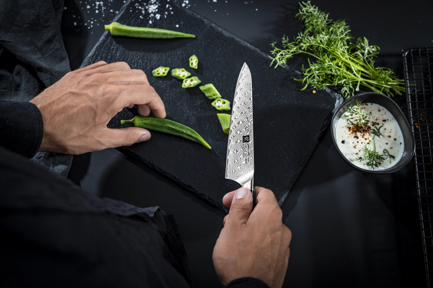 Hochwertiges Tanrei Damastmesser mit 140 mm Klinge von Zwilling Kitchen, ideal für feine Schneidetechniken und anspruchsvolles Kochen.