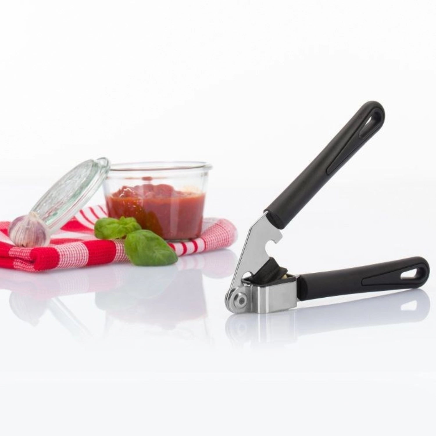 Knoblauchpresse Gentle von Westmark, ergonomisch gestaltet für müheloses Pressen von Knoblauch, aus robustem Material für langlebige Nutzung.