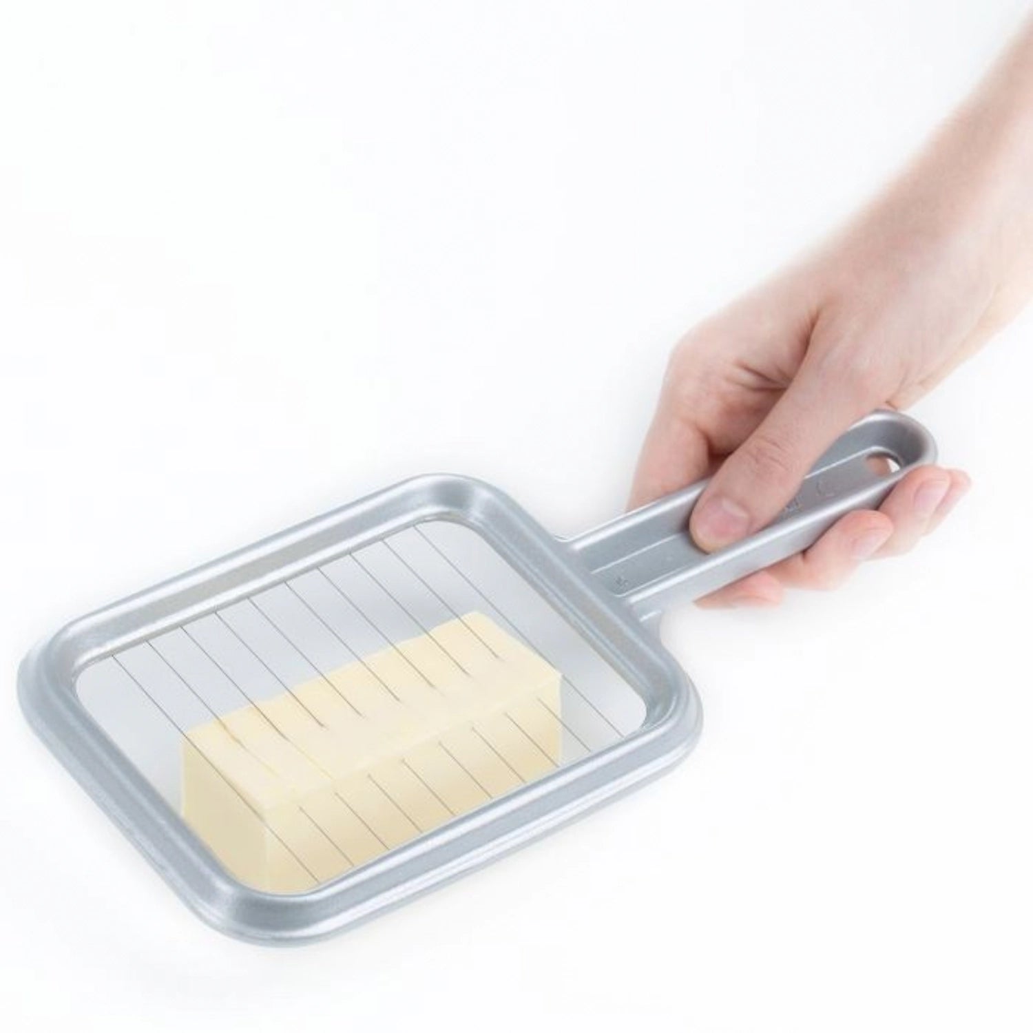 Der Butterteiler Portionetto von Westmark, 25.5x11.5x1.3 cm, ermöglicht präzises Schneiden und Portionieren von Butter für perfekte Scheiben.
