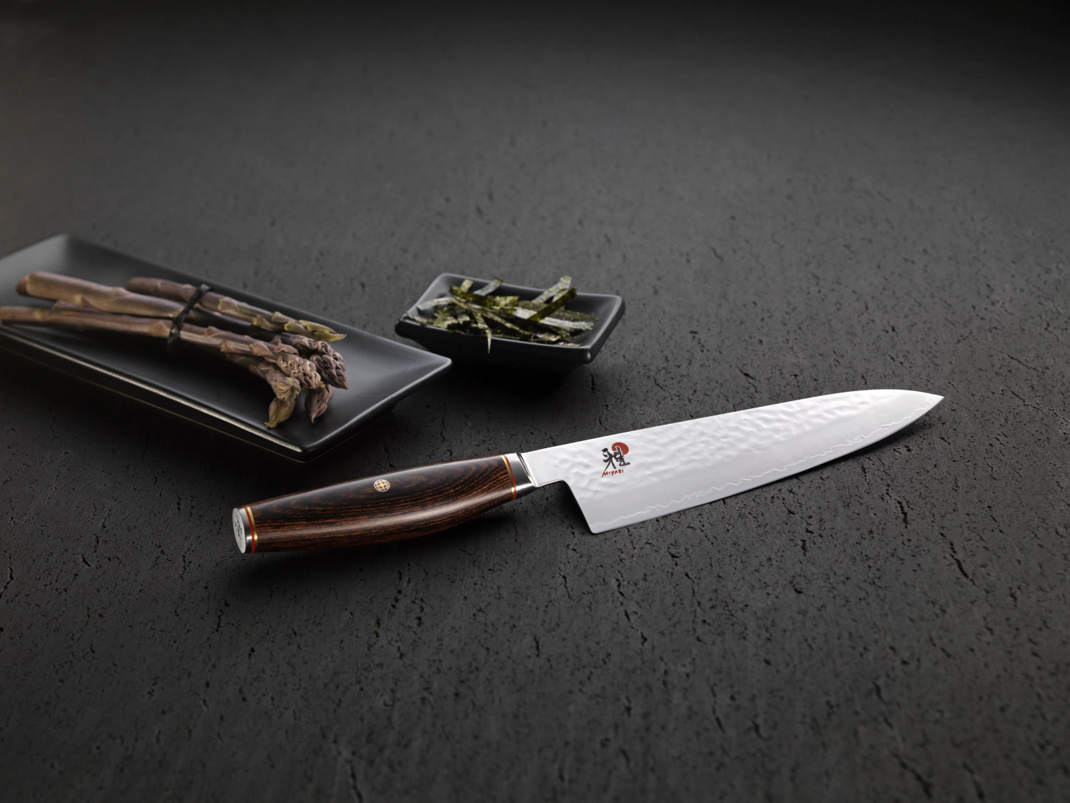 Elegantes MIYABI 6000MCT Gyutoh, 200mm – perfektes Damastmesser für präzise Schnitte und kreative Kochkunst.