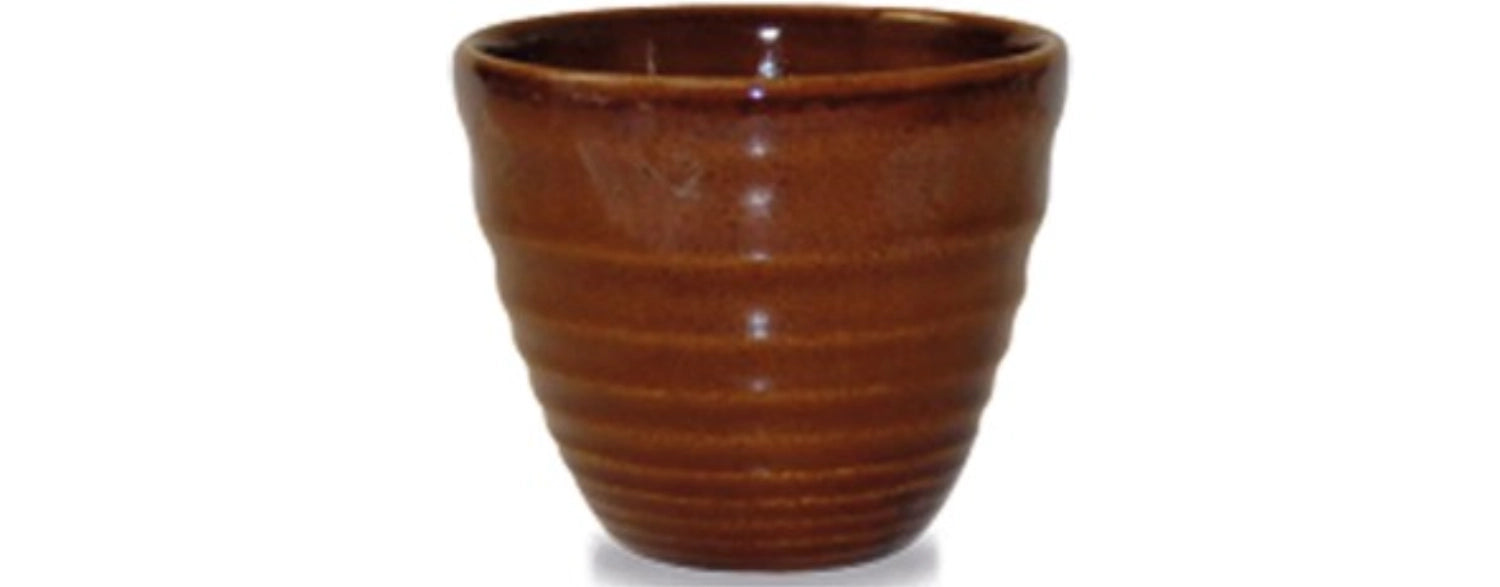 Eleganter geriffelter Becher in Cinnamon Brown von Churchill, perfekt für Kaffee oder Tee, mit einem Fassungsvermögen von 28cl.