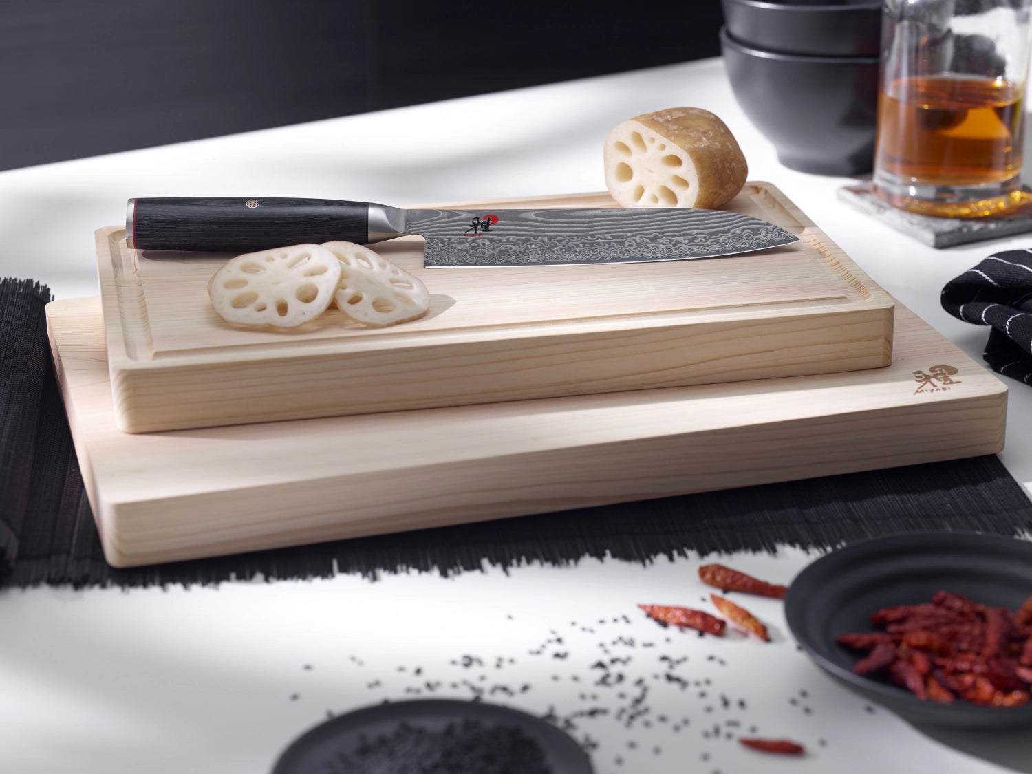 MIYABI 5000FCD Brotmesser, 240 mm, hochwertiges Damastmesser mit scharfer Klinge, ideal zum Schneiden von Brot und Brötchen.