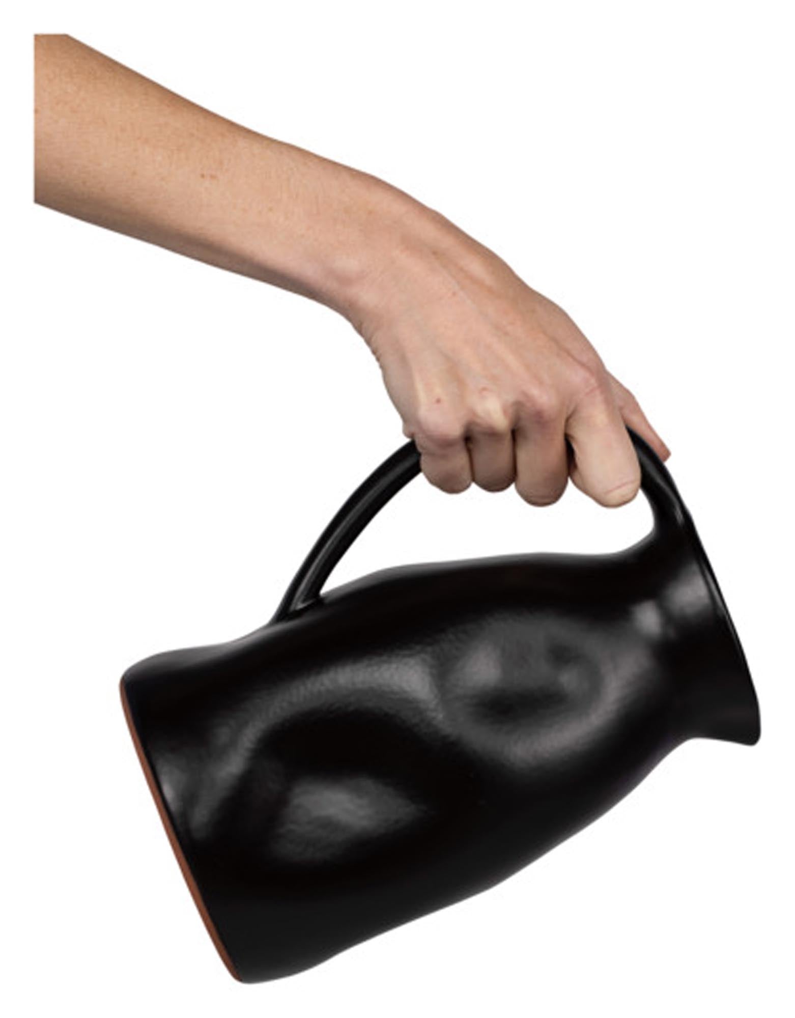 Eleganter DUTCHDELUXES Krug in mattem Schwarz (Ø 11x20 cm) – perfektes Design für stilvolles Servieren von Wasser und Getränken.