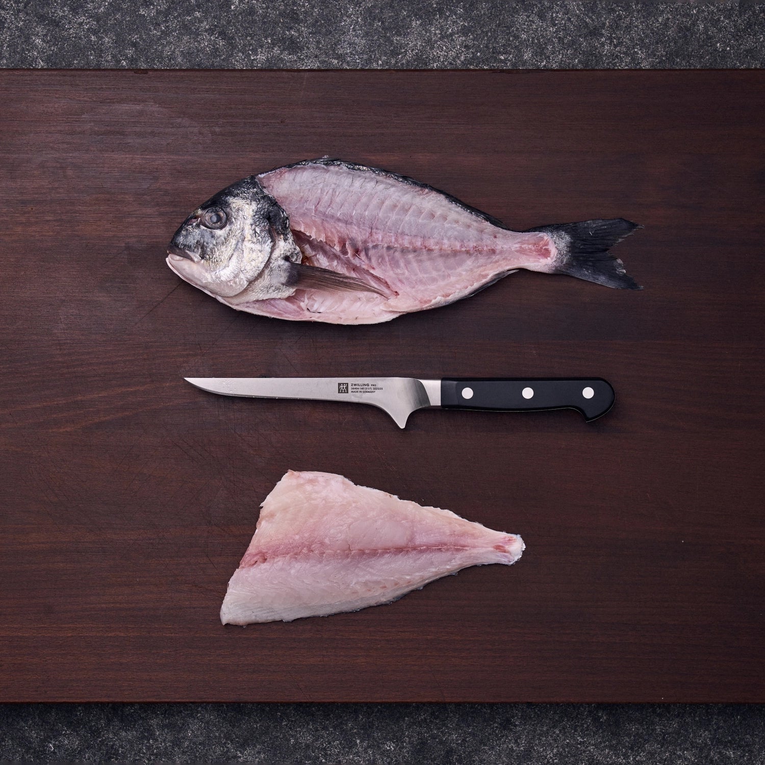 Zwilling Pro Ausbeinmesser 140 mm – hochwertiges Küchenmesser mit ergonomischem Griff, ideal zum Ausbeinen von Fleisch und Fisch.