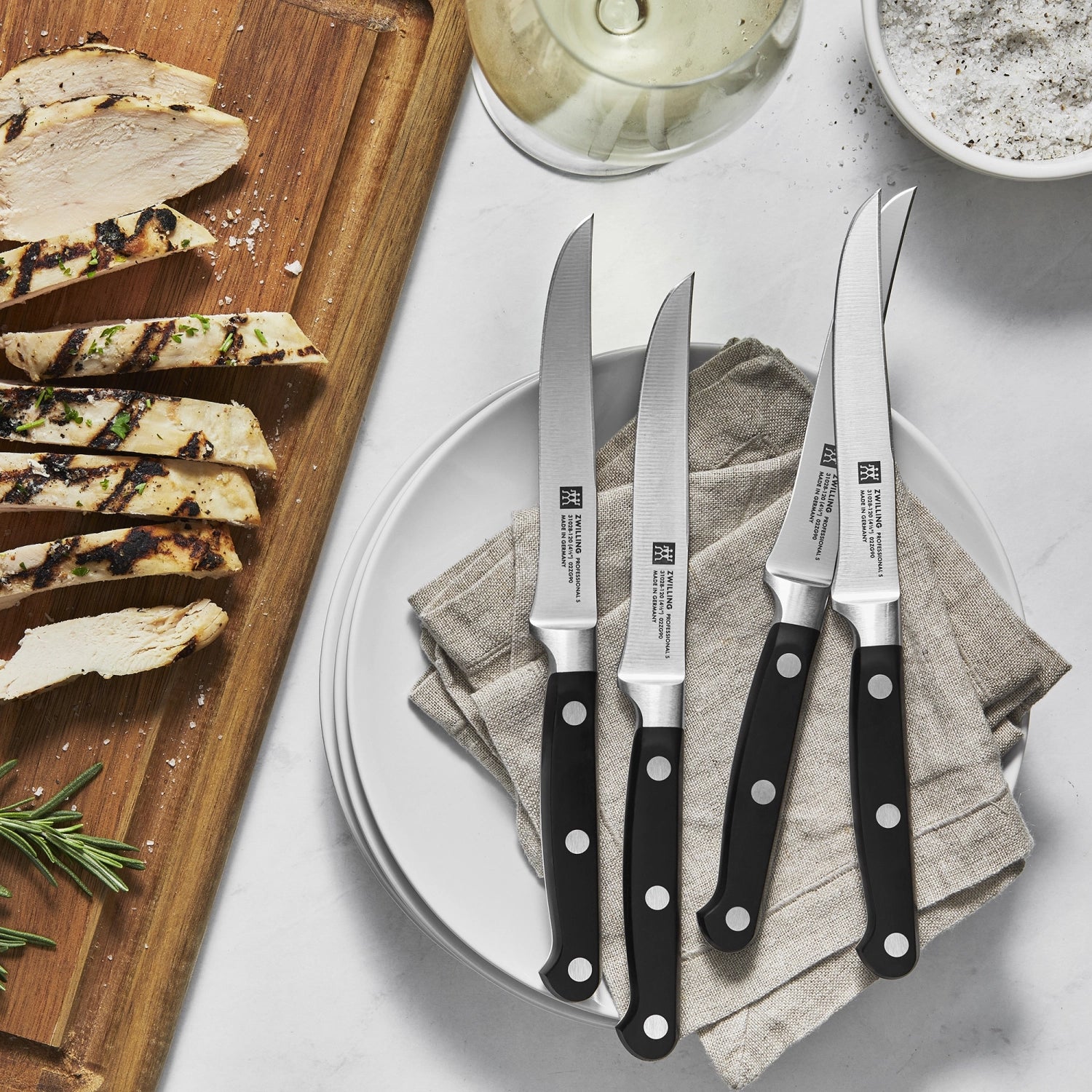 Hochwertiges 4-teiliges Steakmesser-Set "S" von Zwilling Kitchen, ideal für feine Steaks, mit ergonomischem Design und scharfen Klingen für präzise Schnitte.