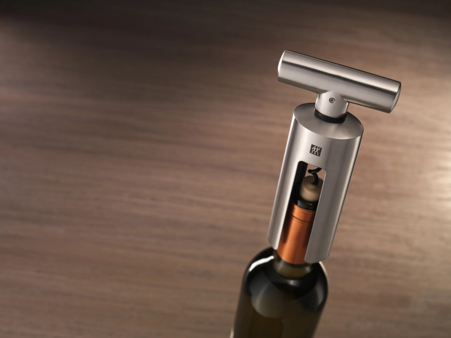 Hochwertiger Korkenzieher von Zwilling Kitchen, 19 x 11,5 x 5 cm, perfekt für Weinliebhaber, kombiniert Funktionalität mit modernem Design.