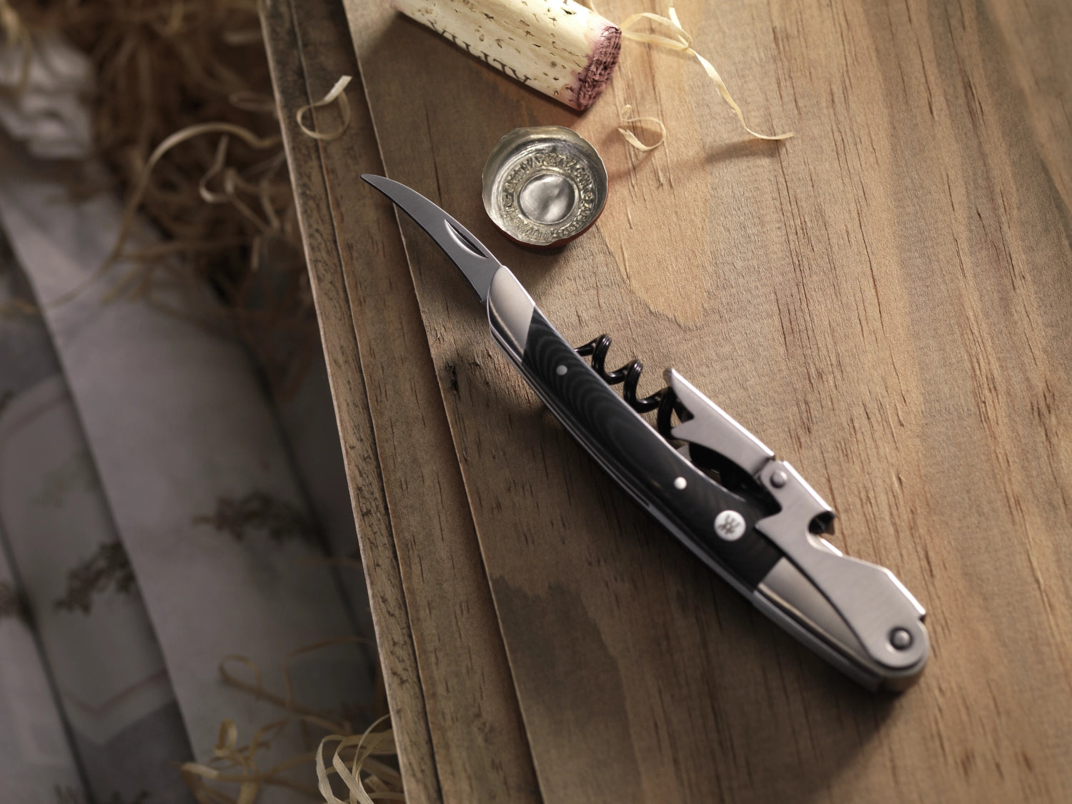 Kellnermesser Classic von Zwilling Kitchen, mattes Design, Maße 12.1x2.6 cm, ideal für Weinliebhaber und professionelle Kellner.