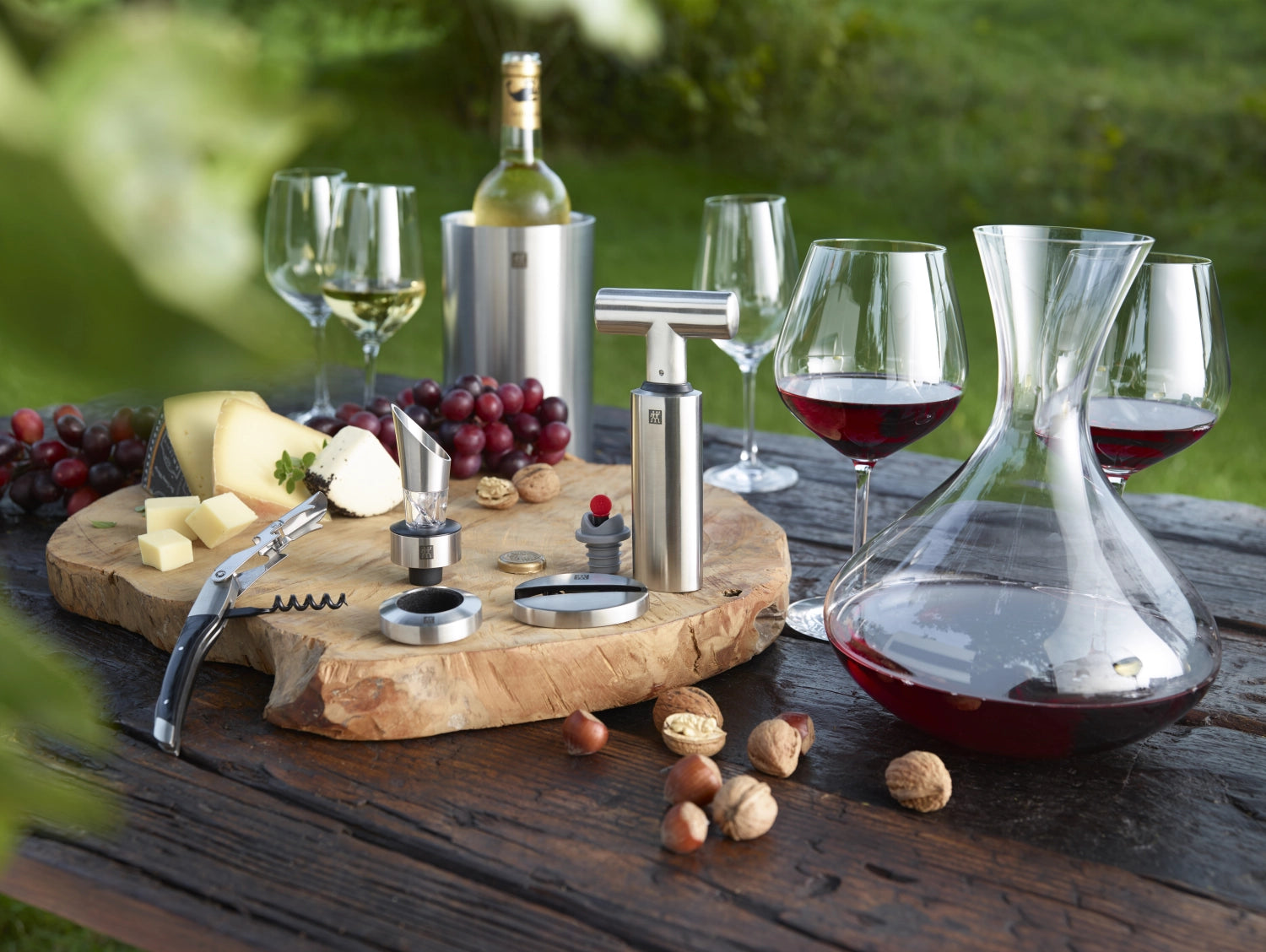 Elegantes 2-teiliges Sommelier-Set von Zwilling Kitchen, perfekt für Weinliebhaber, um Weingenuss stilvoll zu zelebrieren.