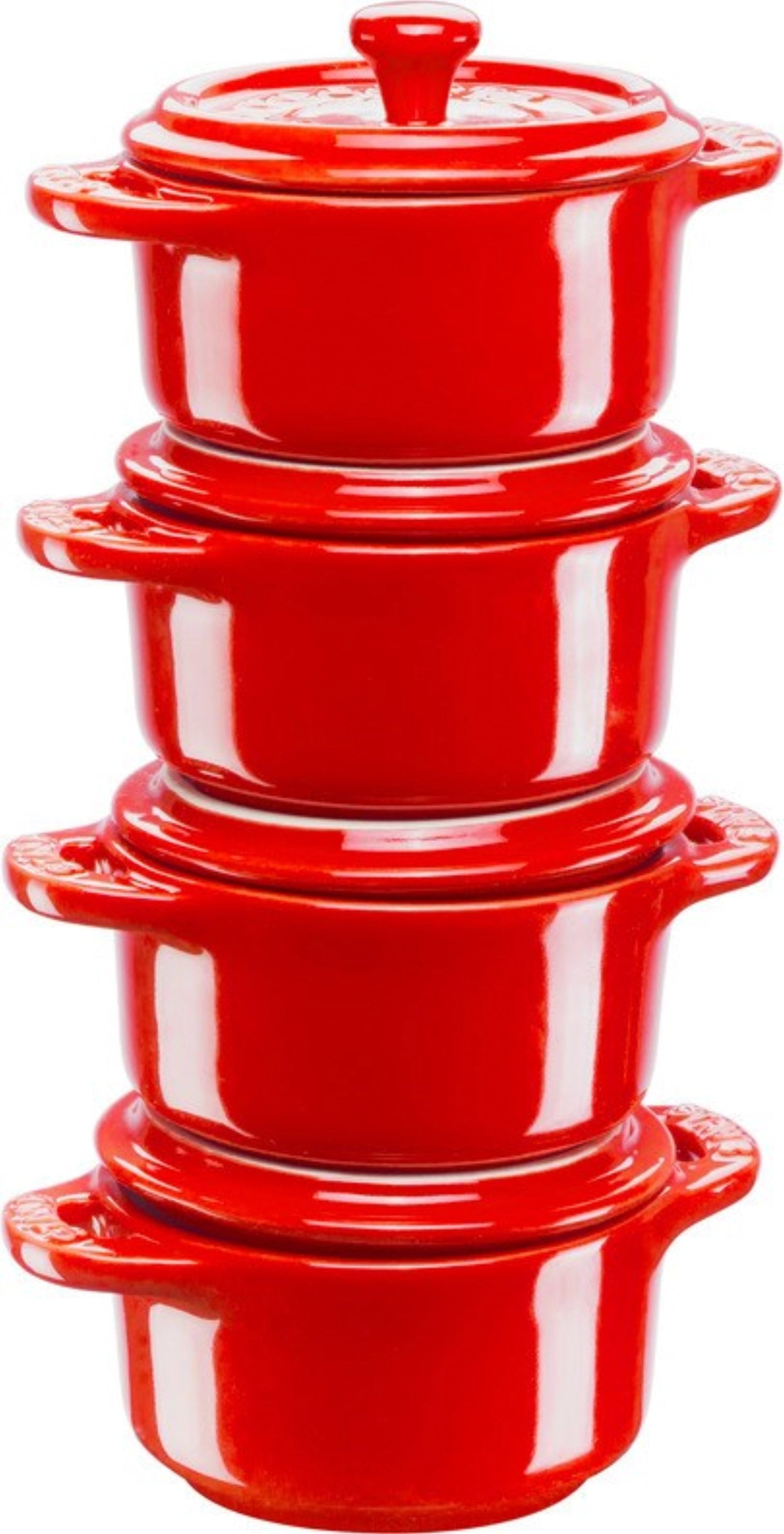 4er Set runde Keramik Mini Cocotte in kirschrot, 0.2l, D10 cm von Staub, ideal für individuelle Portionen und stilvolles Servieren.