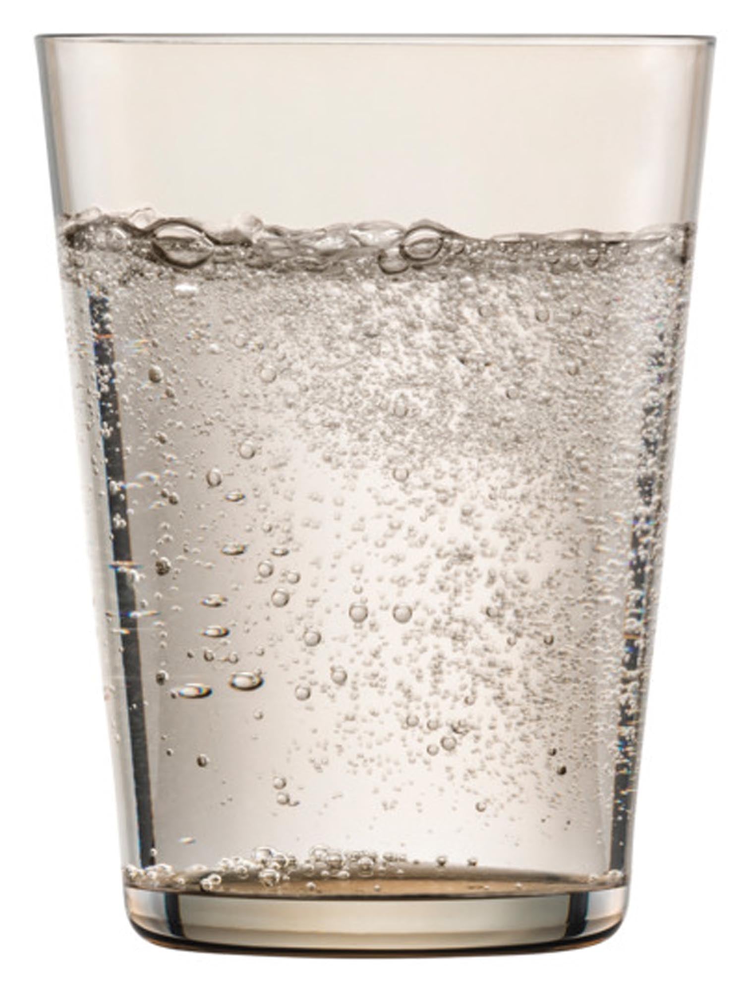 Set aus 4 stilvollen ZWIESEL GLAS Wassergläsern Together 79 in taupe, perfekt für den täglichen Gebrauch und besondere Anlässe.