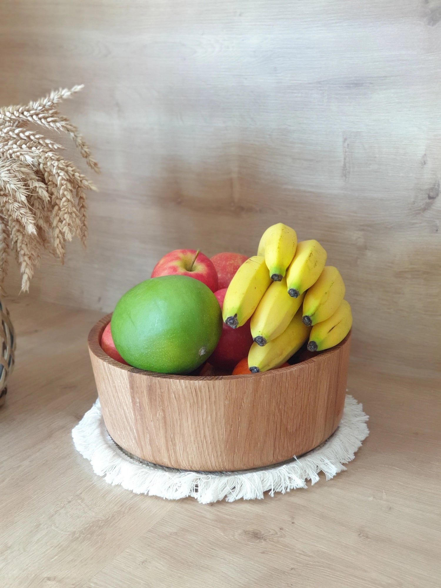 Elegante Eichenholzschüssel von Continenta, 31x12cm, perfekt für Servieren und Dekorieren, vereint Funktionalität und natürliche Ästhetik.