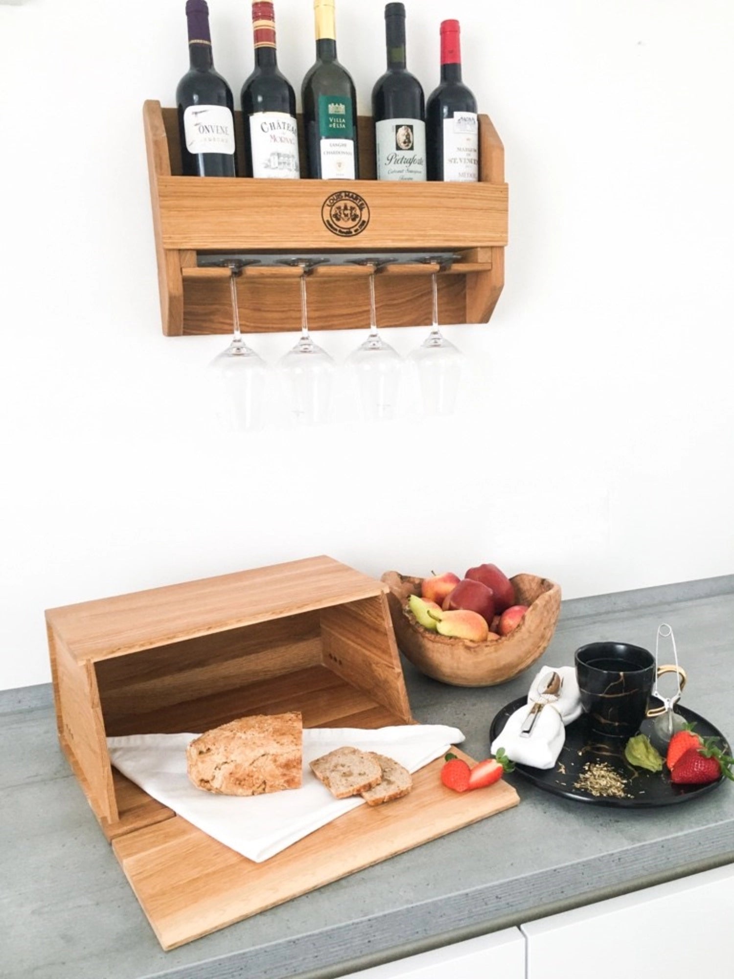 Eleganter Brotkasten aus Eiche, 40x26x18.5cm, ideal zur Aufbewahrung von Brot und Backwaren, stilvolles Design für jede Küche.