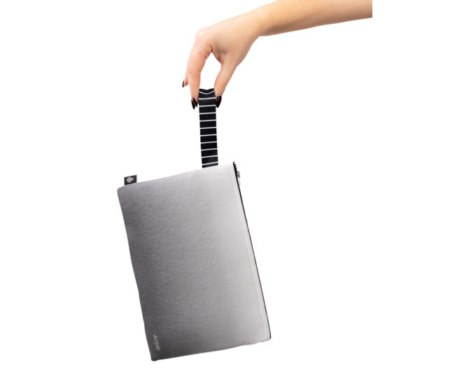 Elegantes ARPE Necessaire L in schiefergrau, 18 x 25 cm, ideal für Badzubehör und Aufbewahrung von Kosmetikartikeln.