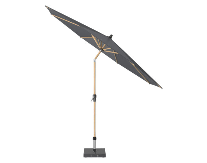 Eleganter PLATINUM SUN & SHADE Sonnenschirm Riva in anthrazit mit einem Durchmesser von 300 cm, ideal für stilvolle Schattenplätze.