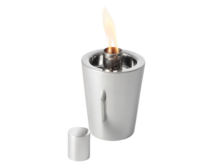Die PHILIPPI Tischölfackel Tarcia Inox (ø 9x13 cm) bietet eine moderne, ansprechende Optik und sorgt für gemütliche Atmosphäre bei Outdoor-Events.