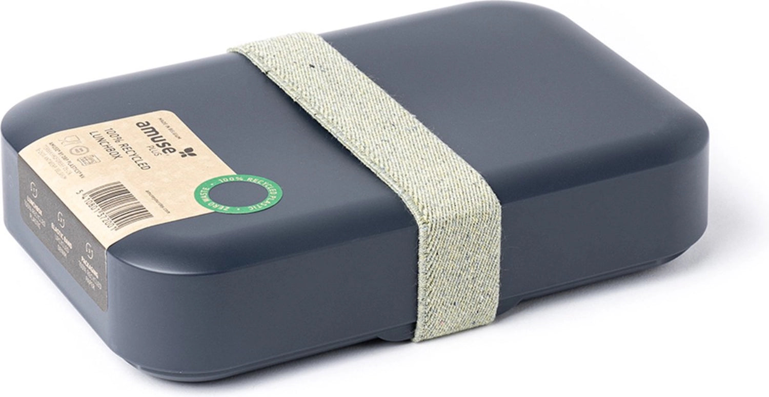 Moderne, graue Lunchbox von Amuse Plus, ideal für nachhaltige Essensaufbewahrung, Maße: 210 x 140 x 50 mm, perfekt für unterwegs.