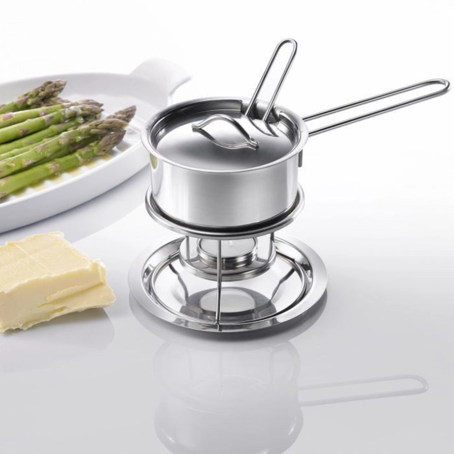 Praktischer Saucenwärmer mit Stövchen von Westmark, 300ml, perfekt für das Servieren von warmen Saucen und Butter, Maße: 23.7x14x13.3cm.