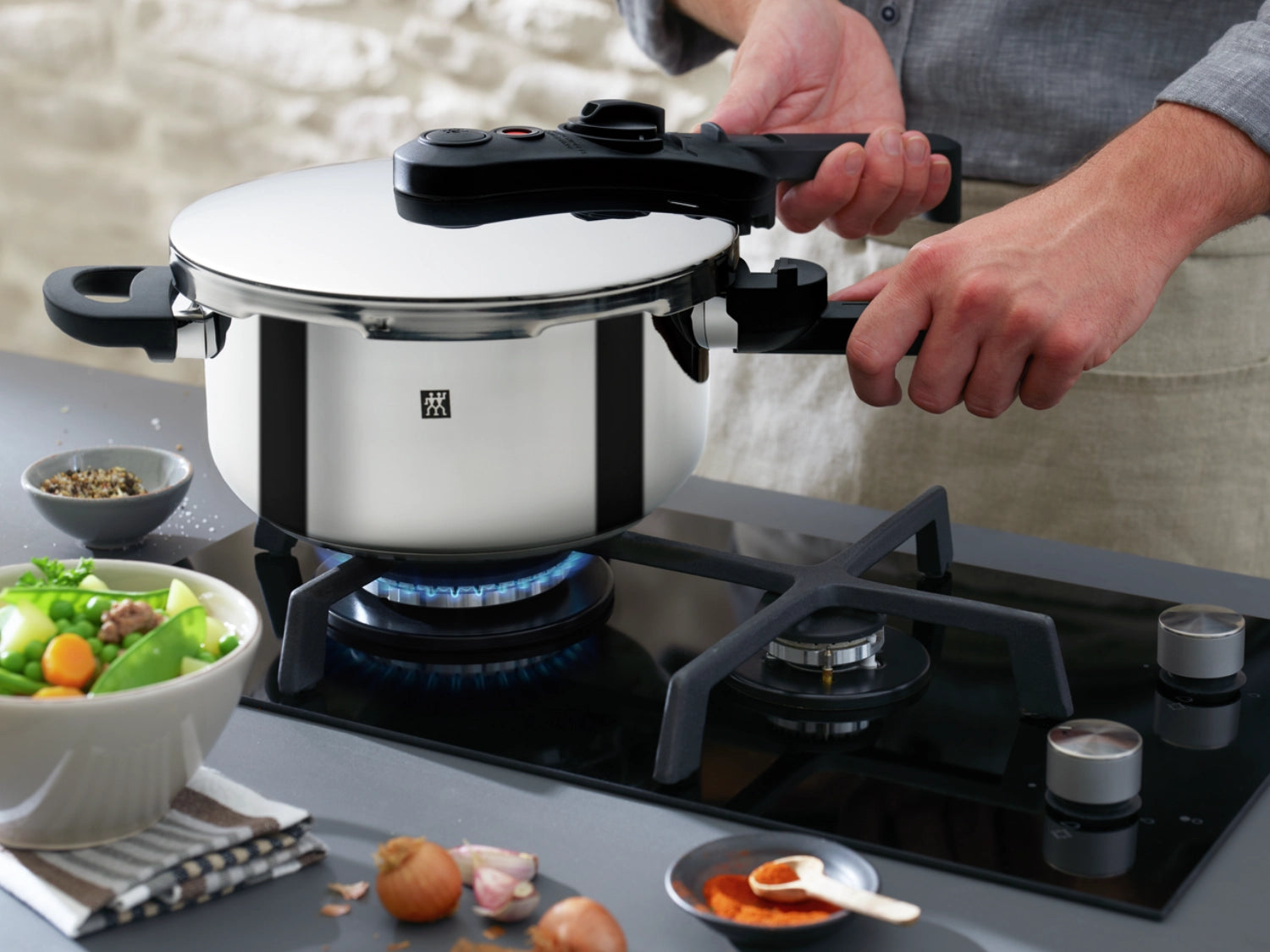 Robuster 6-Liter Dampfkochtopf Ecoquick II von Zwilling Kitchen, ideal für schnelles und gesundes Kochen mit minimalem Energieverbrauch.