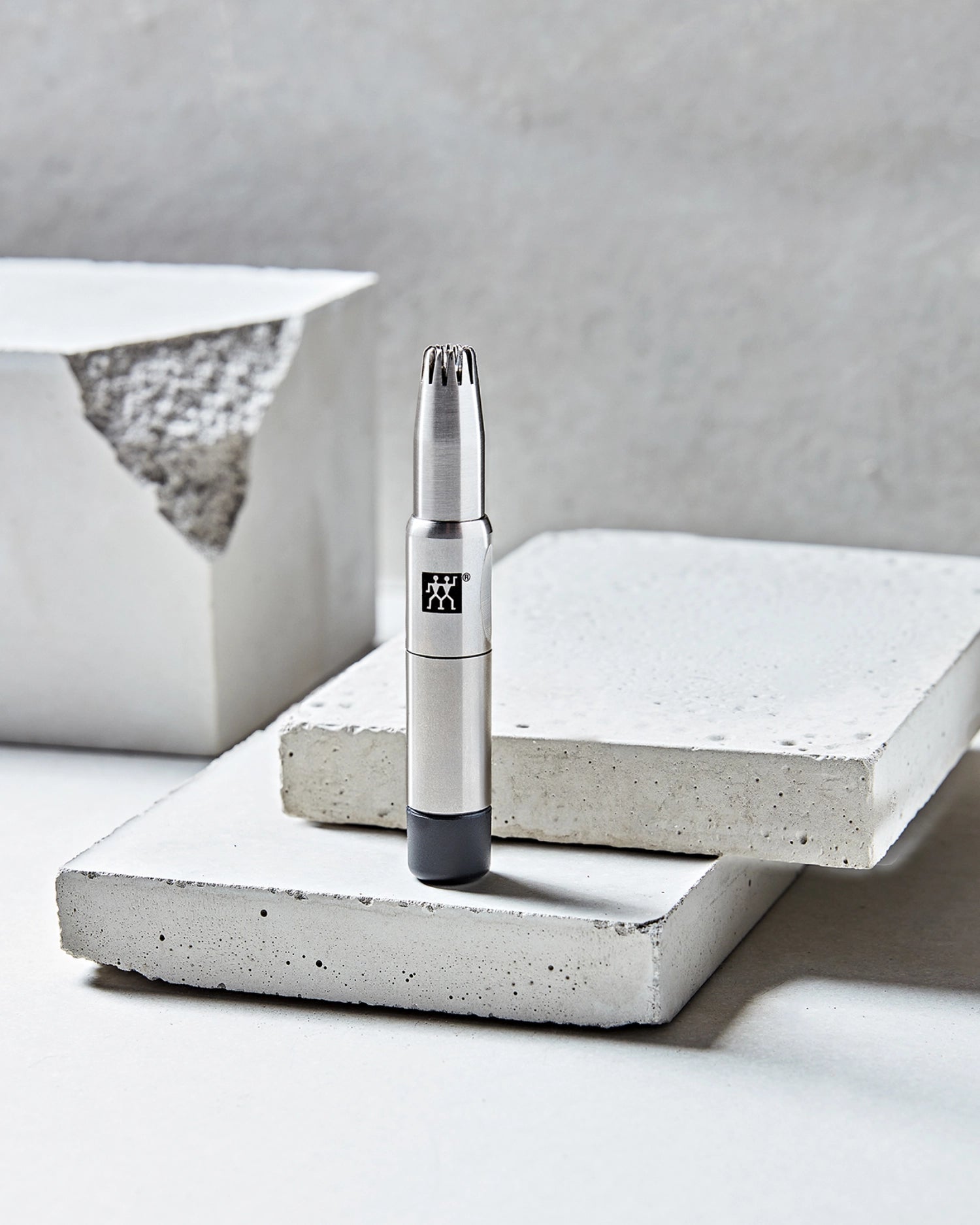 Nasen- und Ohrenhaarschneider von Zwilling Beauty, rostfrei, 60 mm, präzise Körperpflege für ein gepflegtes Erscheinungsbild.