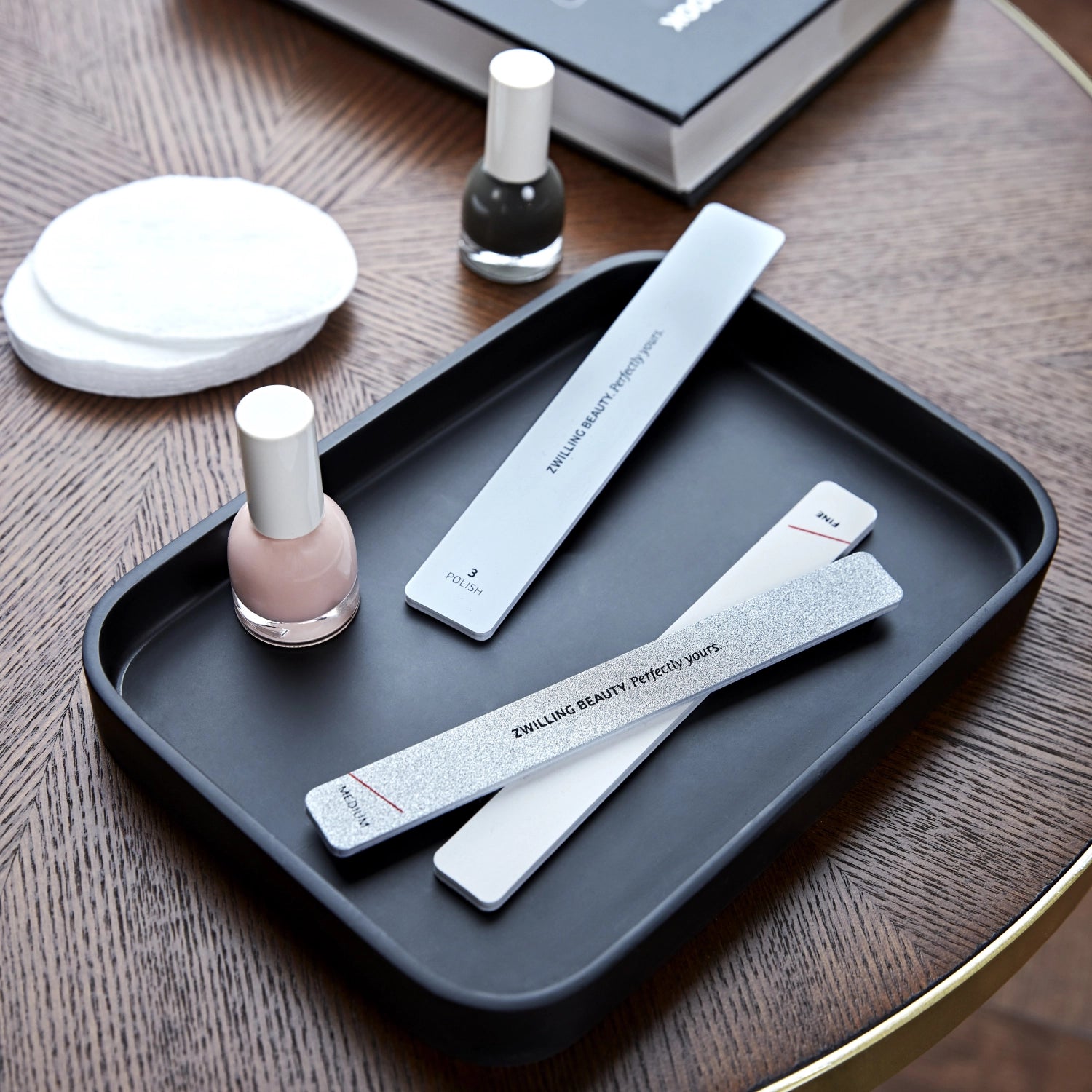 Polierfeile von Zwilling Beauty, 20.3x7.3 cm, ideal für perfekte Maniküre und Pediküre, sorgt für glatte und glänzende Nägel.