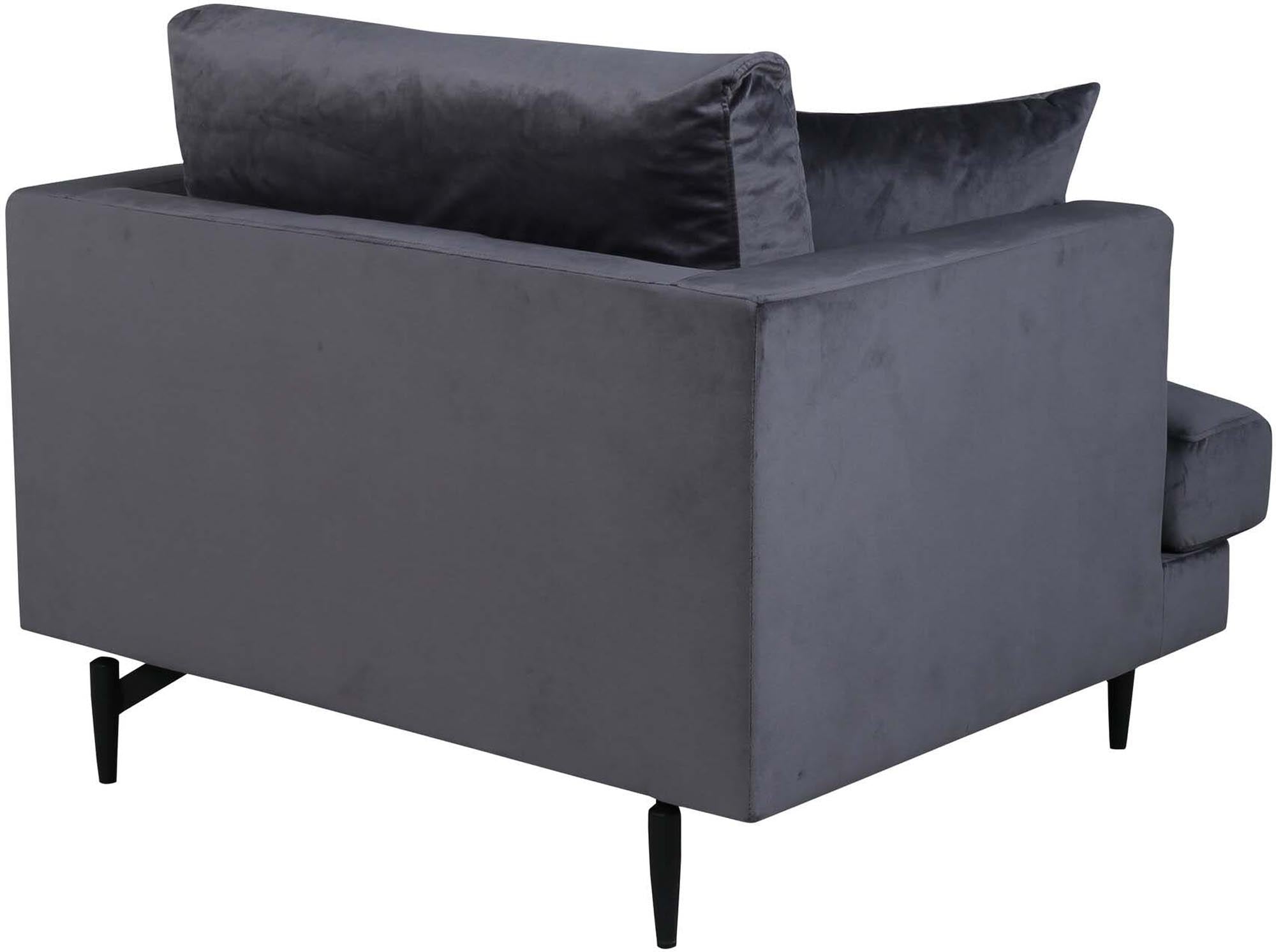 Der Sofia Sessel von Venture Home vereint elegantes Design mit bequemen Armlehnen und ist ideal für jedes moderne Wohnzimmer.